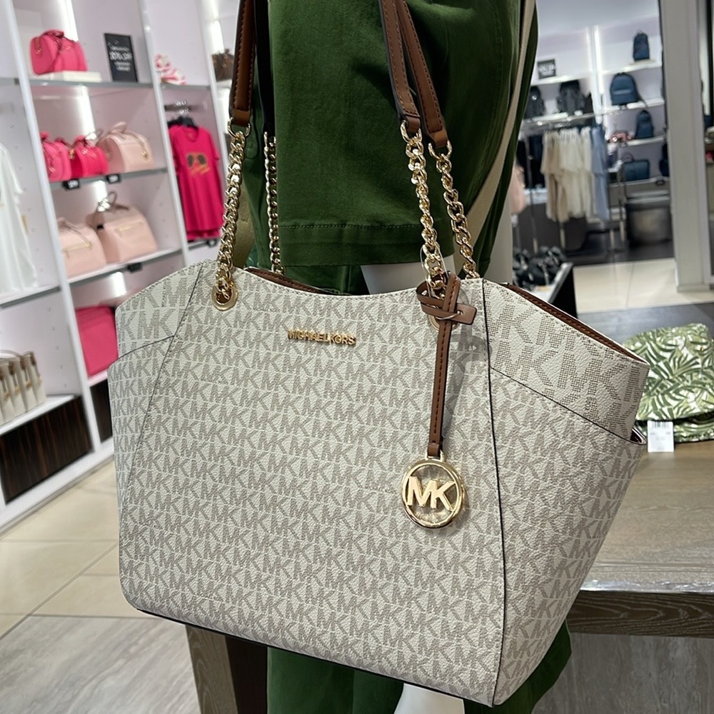 MICHAEL KORS LG CHAIN SHOULDER TOTE VANILLA - Picture 16 of 16
